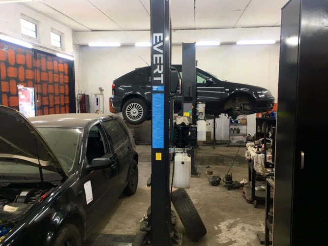 Autocrew, 85, вулиця Карпатської Січі, Київ